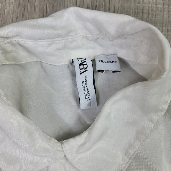 Zara Fillsens Ivory Elasticized Cropped Long Sleeve Button-Down Shirt - Picture 3 of 7